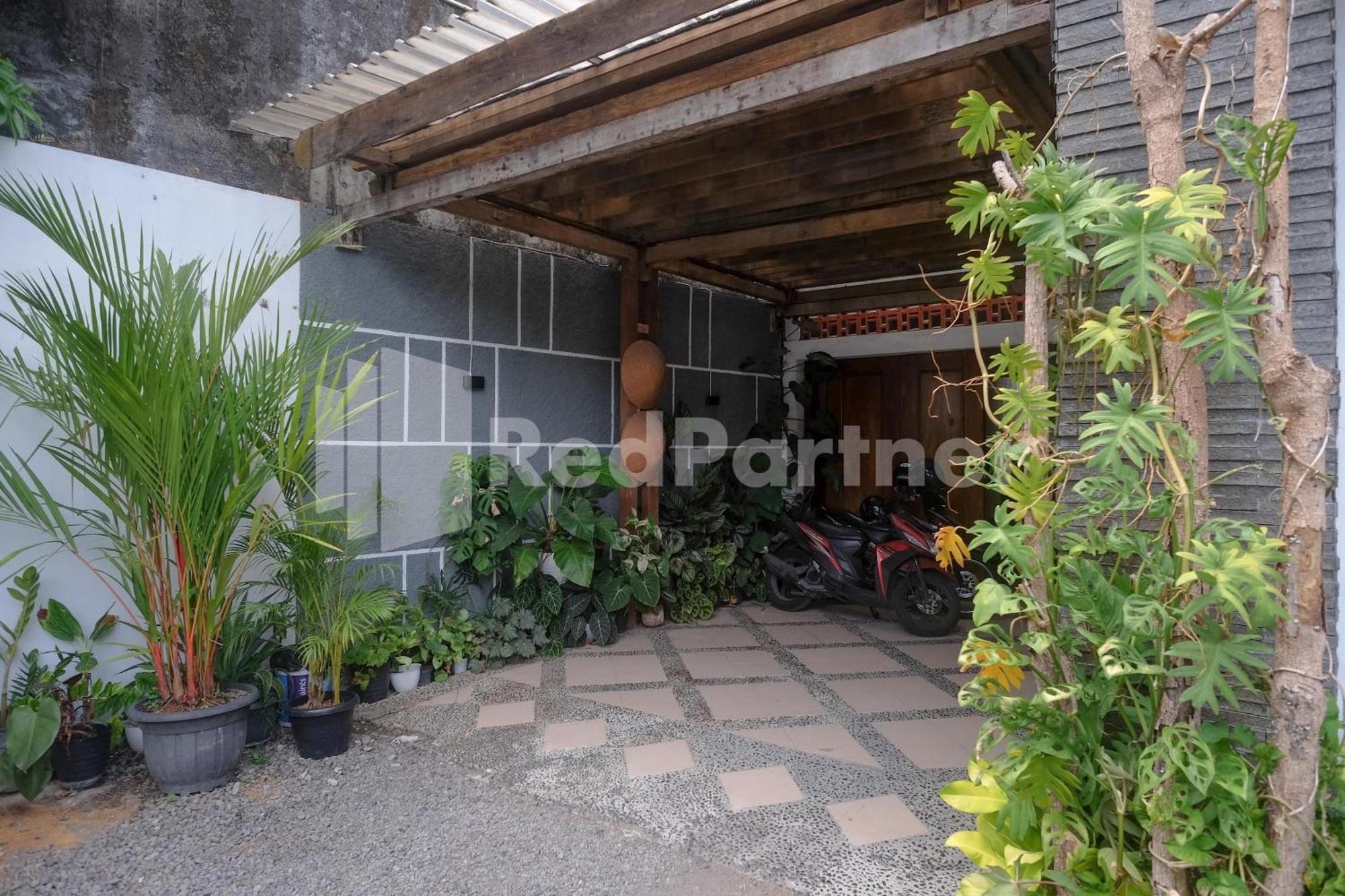 Ndliman House Near Ugm Jogja Mitra Reddoorz Hotel Kejayan Exterior photo